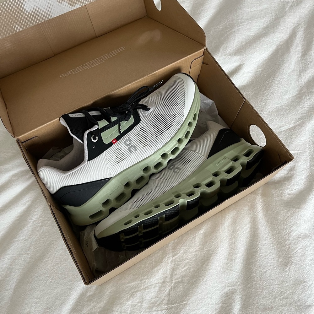 On Cloud Cloundstratus size 10